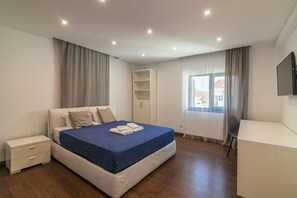 3 bedrooms, iron/ironing board, free WiFi, bed sheets