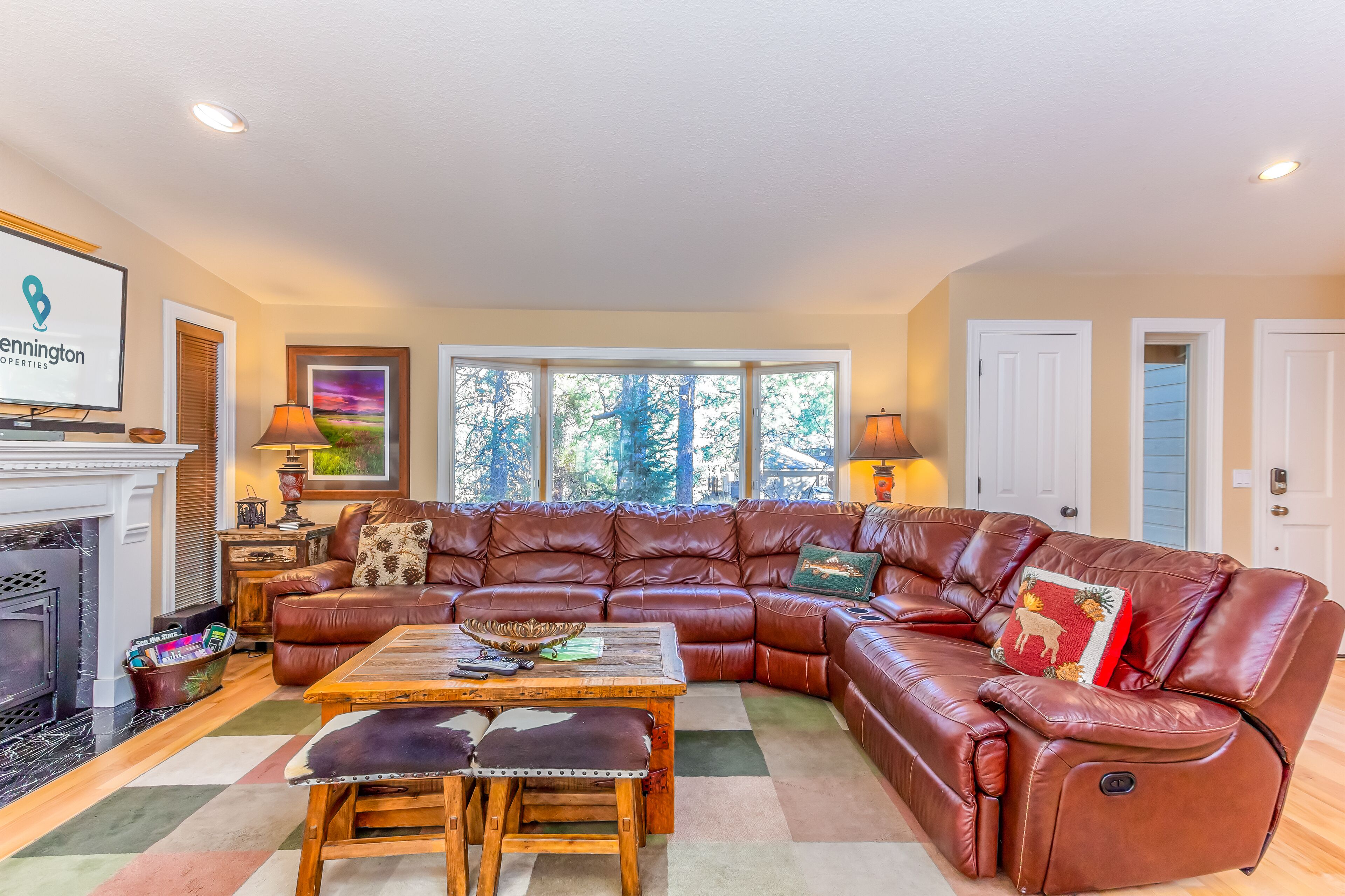 Updated Home, Free WiFi, Bikes, Air Hockey, Foosball, Hot Tub - BLUE08