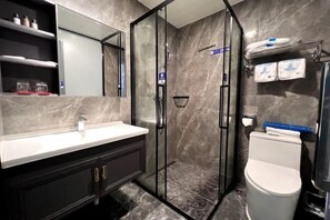 A modern bathroom with a glass-enclosed shower, a white toilet, and a vanity with a mirror and shelves. - Jiangmen ParkLane Hotel (Xiangshan Park Xinqiao Branch) (Jiangmen)