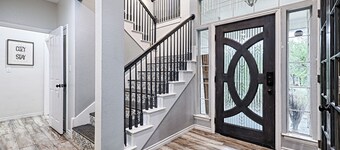 Hot Tub, Heated Pool, 19 beds, Pickleball, 2 Game Rooms, Arcades