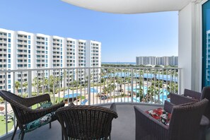 Property grounds - 7th Floor Condo at the beautiful Palms of Destin! (Destin)