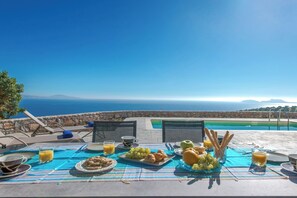 Outdoor dining - Tranquil sea view villa with pool,2km from beach! (Agia Galini)