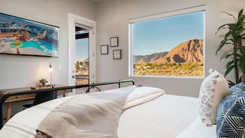 3 bedrooms, desk, iron/ironing board, free WiFi