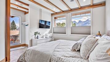 3 sovrum, skrivbord, strykjärn/strykbräda och resesäng