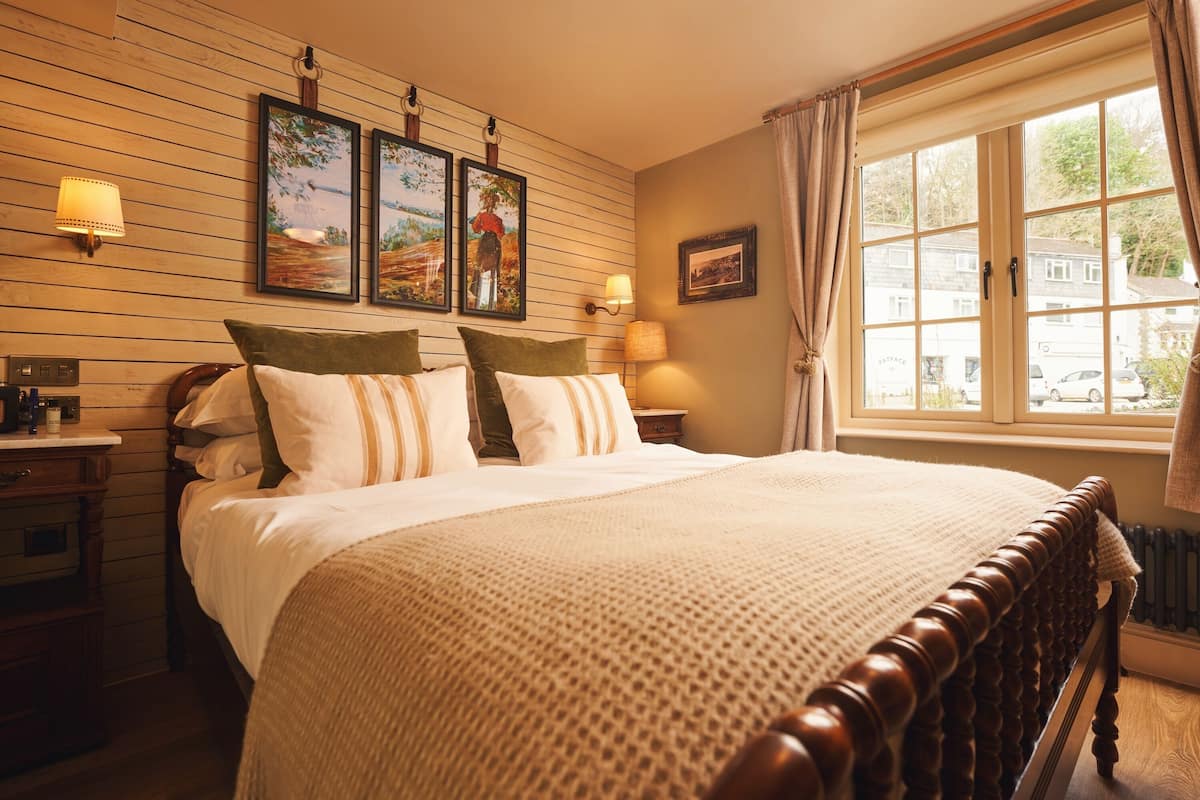 Standard Apartment | Minibar, iron/ironing board (on request), WiFi (free), bed sheets