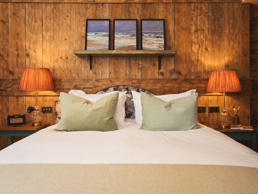 Minibar, iron/ironing board, free WiFi