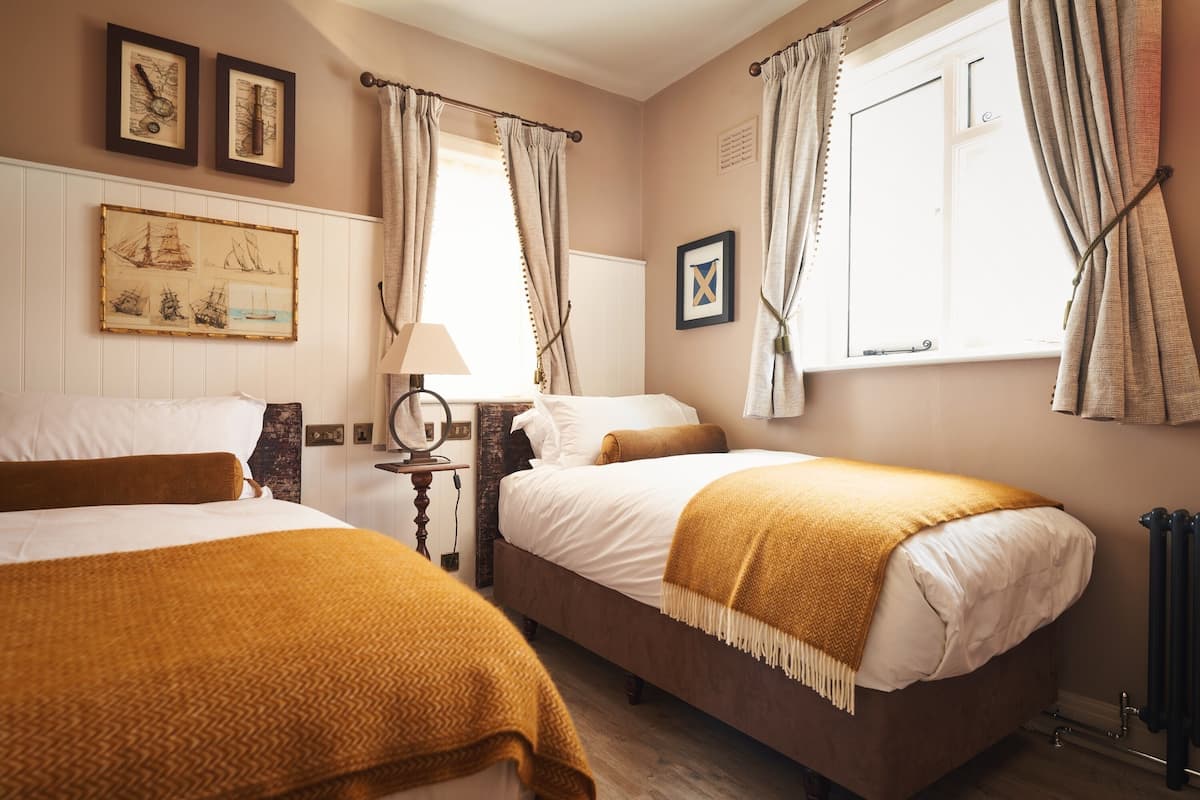 Family Room | Minibar, iron/ironing board (on request), WiFi (free), bed sheets