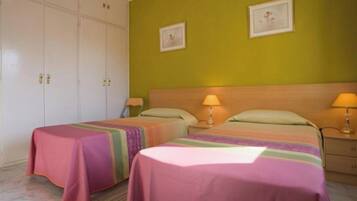 5 Schlafzimmer, Zimmersafe, Bügeleisen/Bügelbrett, kostenloses WLAN