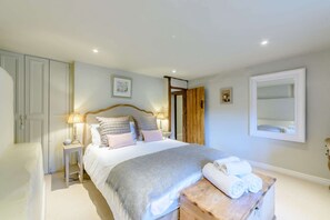 3 makuuhuonetta, silitysrauta/-lauta, Wi-Fi, vuodevaatteet