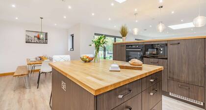 Three bedroom dog friendly holiday home in the Cotswolds - The New Bakehouse