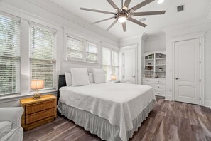4 bedrooms, travel cot, free WiFi, bed sheets - 0.2 miles from the beach In the heart of Seagrove (Santa Rosa Beach)