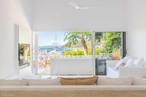 Télévision, chaîne hi-fi