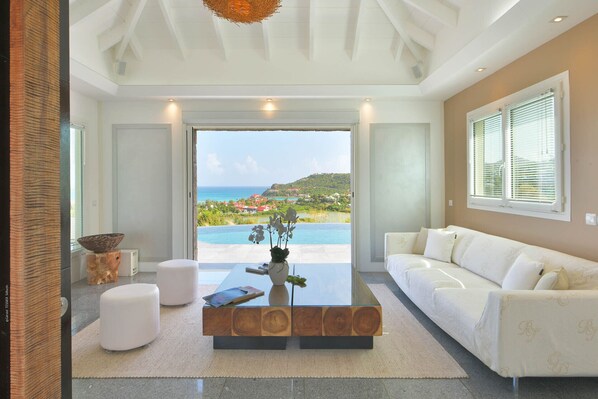 Télévision, chaîne hi-fi