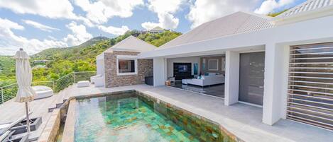 Et oppvarmet basseng