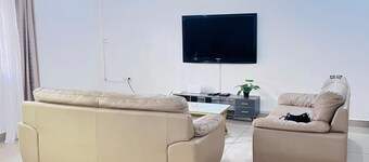 High standing furnished studio, WIFI, TV - Yaoundé, Omnisports