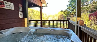 Bowling , Corn Hole ,Video Games Pigeon Forge ! Game Room ,Hot Tub-Pool-Fishing 