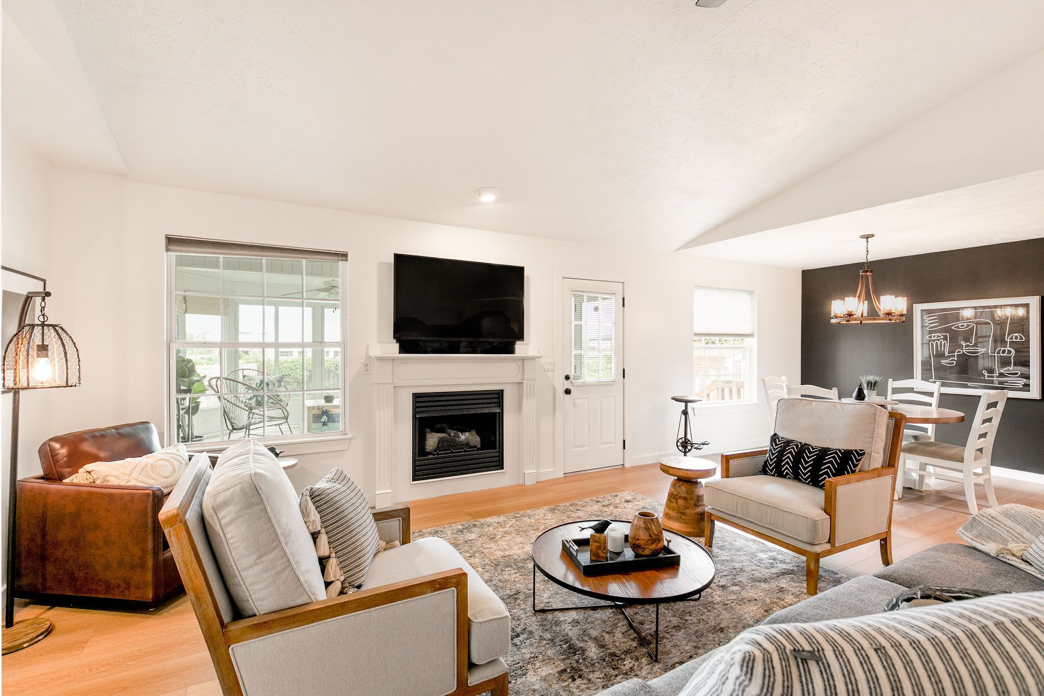 Upscale 2 Bedroom,2 Bath + Office located near Medical Mile