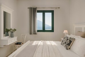 3 chambres, coffres-forts dans les chambres, fer et planche à repasser