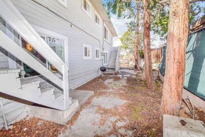 Spacious Cozy Unit Near University and Casinos