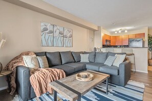 TV - Modern Boho | Mountain Views | Pool | Hot Tub (Invermere)