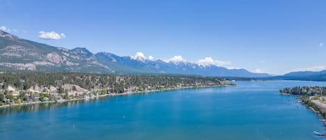 Lake Windermere Pointe is only a 2-minute walk to James Chabot Beach`s summer sand and winter skating.