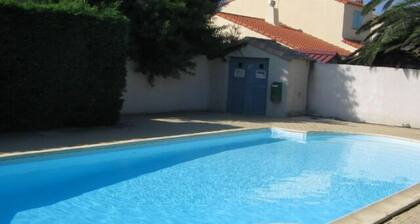 Charmante villa Ă 200 mĂštres de la mer et piscine commune
