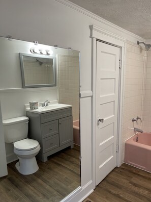 Combined shower/bathtub