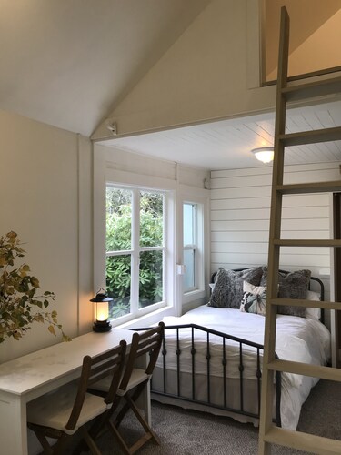 Studio near Vashon Town