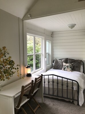 1 bedroom, desk, free WiFi, bed sheets