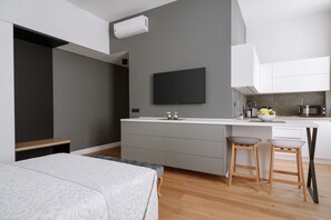 Deluxe-Studio | Essbereich im Zimmer