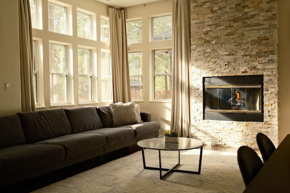 Cozy up in the living room by the gas fireplace and clerestory windows.