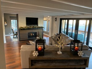 Smart-TV, peis, videospill og DVD-spiller