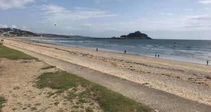 Remarkable Large 1-bed Apartment Nr Penzance