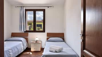 2 bedrooms, iron/ironing board, travel cot, free WiFi
