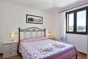 2 bedrooms, iron/ironing board, travel cot, free WiFi - APARTMENT IN VILLA (lotzorai)