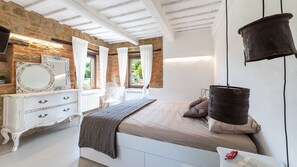 6 chambres, fer et planche à repasser, accès au Wi-Fi (inclus)