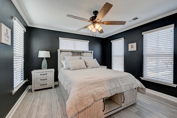 3 bedrooms, desk, iron/ironing board, free WiFi