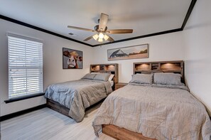 3 bedrooms, desk, iron/ironing board, free WiFi