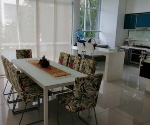 Dining room - Casa Quinta Privada en Lagos del Peñón (Girardot)