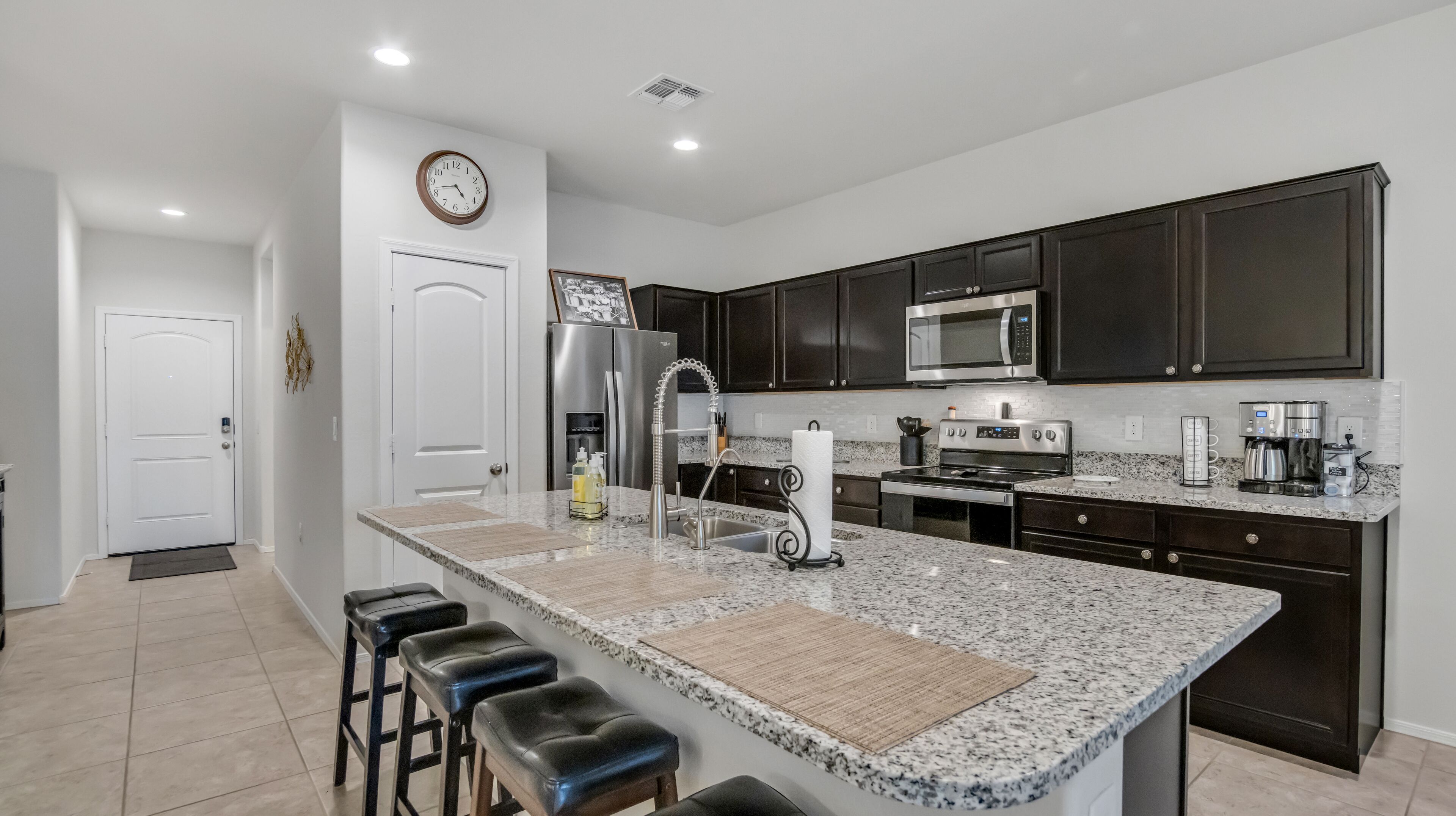 Kylskåp, mikrovågsugn, ugn och spishäll