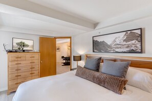 1 bedroom, iron/ironing board, WiFi, bed sheets - Ski-In/Ski-Out 1 BD Modern Luxury Slopeside Retreat (Steamboat Springs)