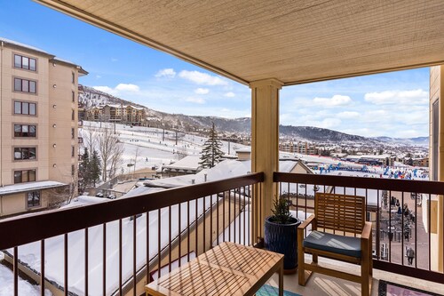 Ski-In/Ski-Out 1 BD Modern Luxury Slopeside Retreat