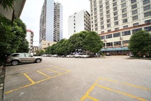 Free self-parking - Bobai Baolilai Hotel (Bobai)