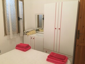 3 bedrooms, iron/ironing board, bed sheets