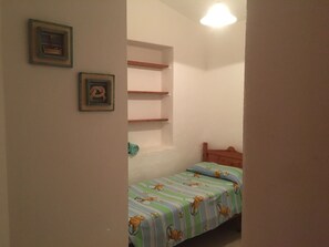 3 bedrooms, iron/ironing board, bed sheets