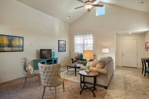 スマートテレビ、DVD プレーヤー、ビデオライブラリ、ステレオ