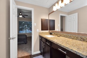 Room - SWEET ! 2 BEDROOM ESCAPE NEAR HOUSTON’S GALLERIA! (Houston)