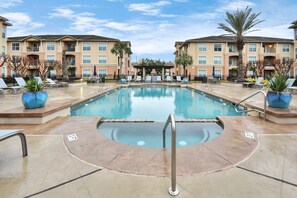 Pool - SWEET ! 2 BEDROOM ESCAPE NEAR HOUSTON’S GALLERIA! (Houston)