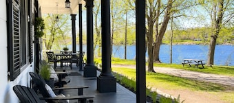 Maison Jacques: on the Sainte-Anne River