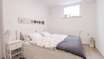 1 bedroom, desk, travel cot, free WiFi